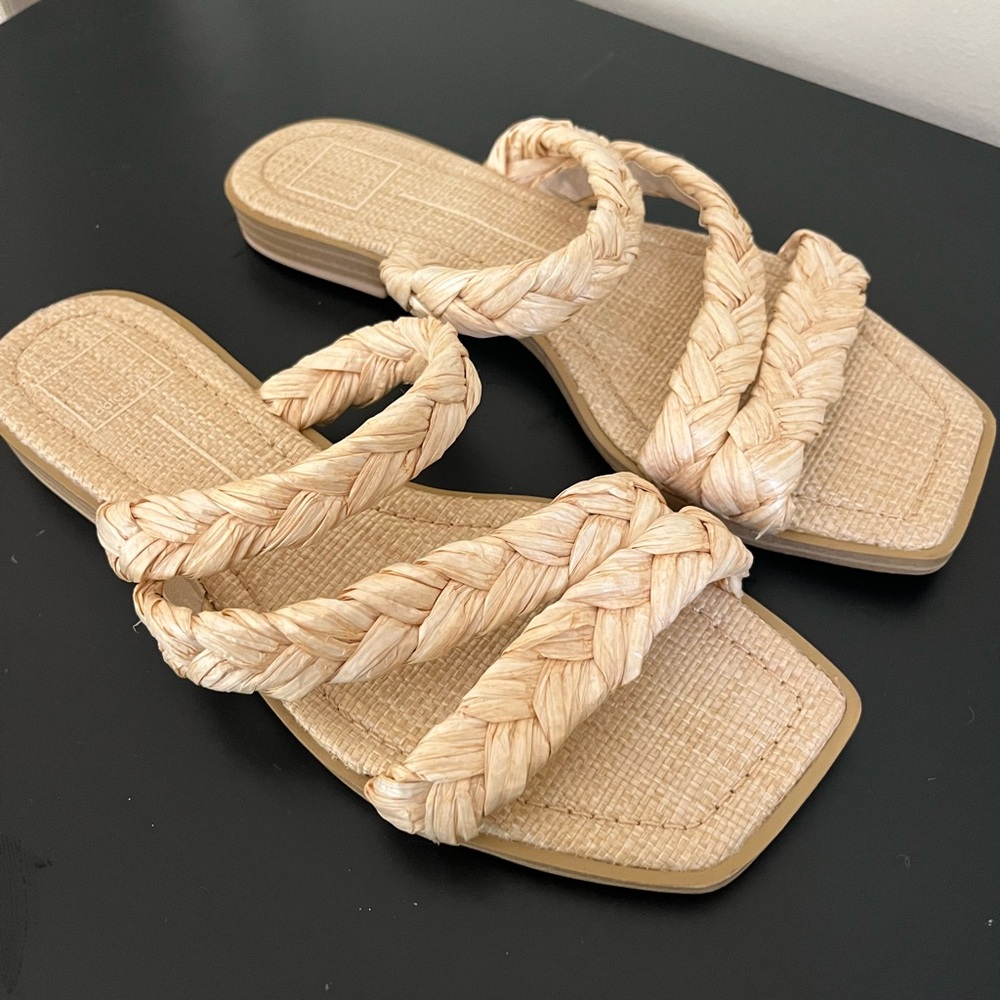 Dolce Vita Inman Raffia Sandals. Light beige size 8